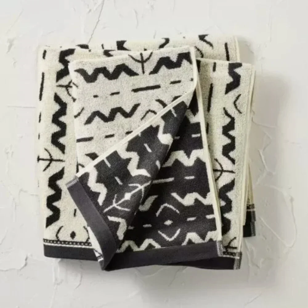 Opalhouse Vertical Thorns 1 Bath and 1 Hand Towel Set Black/White NWT